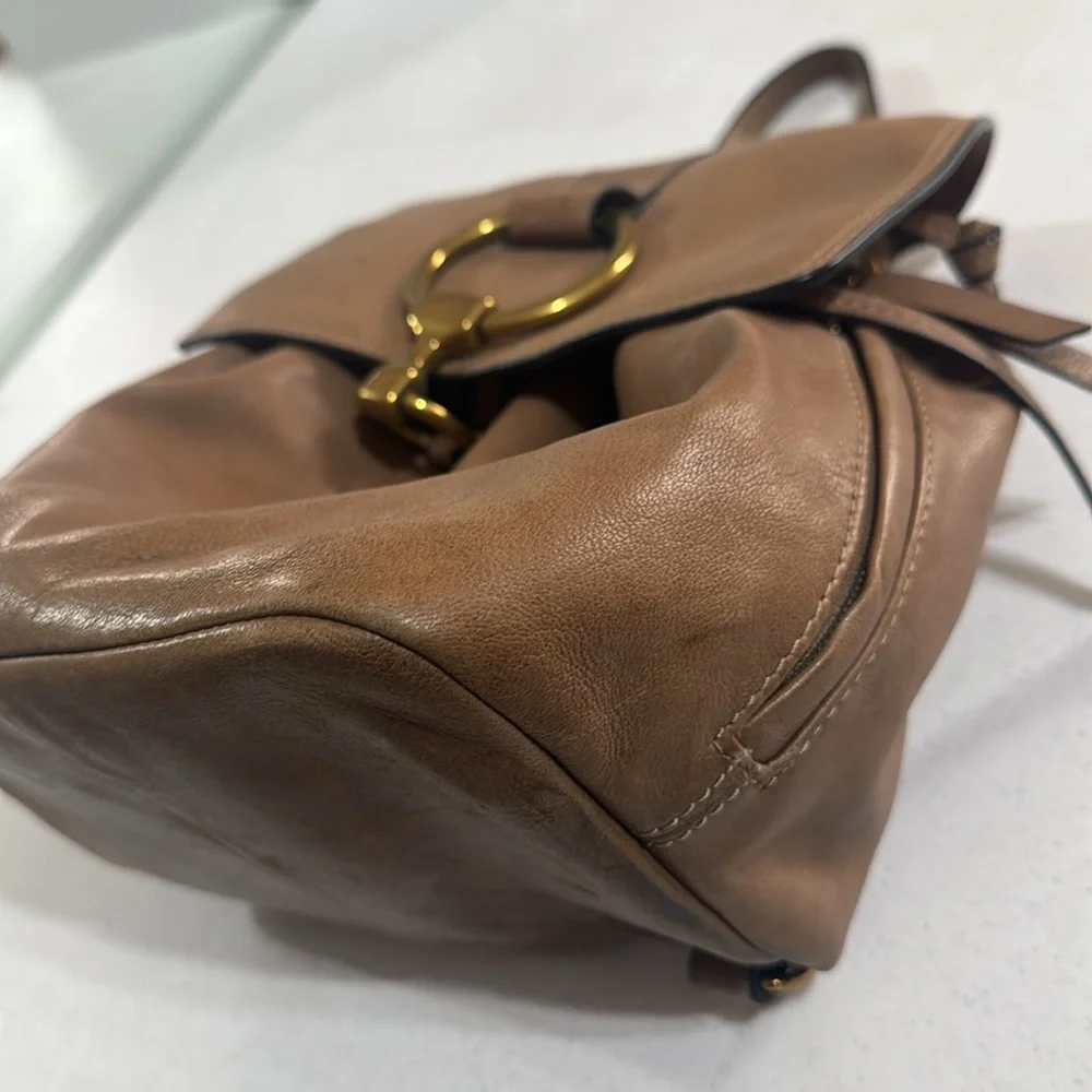 Frye Backpack Bucket Tan Leather Bag Gold Hardware Medium - Picture 3 of 14